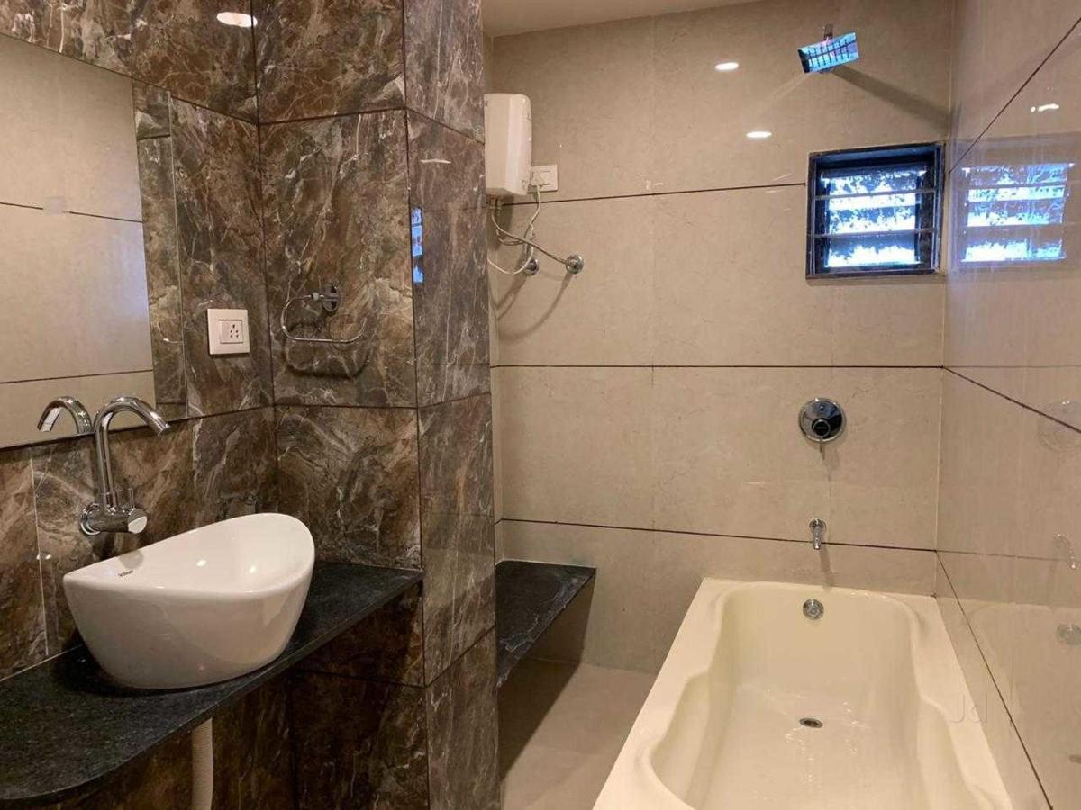 Hotel Radha Krishna Ānand Eksteriør bilde
