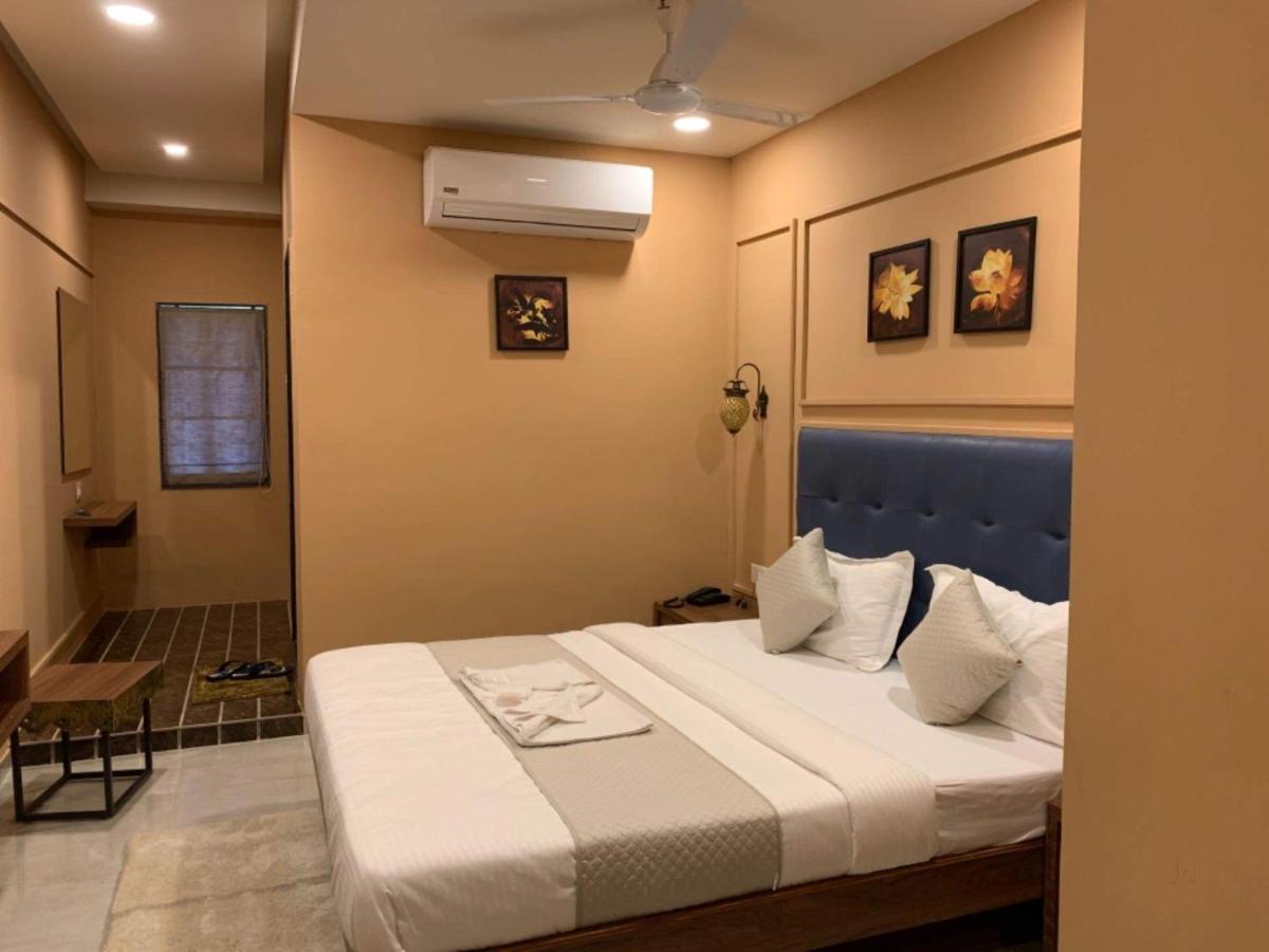 Hotel Radha Krishna Ānand Eksteriør bilde